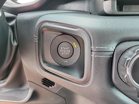 Used 2024 Jeep Gladiator Rubicon w/ Convenience Group AWD/4WD image 20