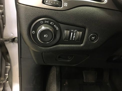 Used 2020 Jeep Cherokee Latitude Lux w/ Comfort/Convenience Group image 32