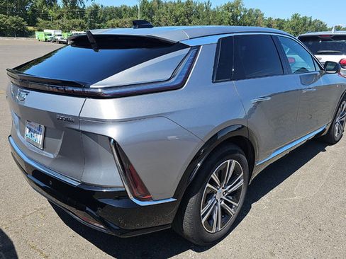 Used 2024 Cadillac Lyriq Luxury AWD/4WD image 3