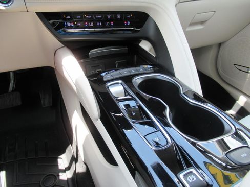 Used 2022 Buick Envision Avenir w/ Technology Package II FWD image 27