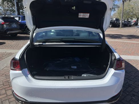 Used 2024 Lexus ES 300h F Sport image 32