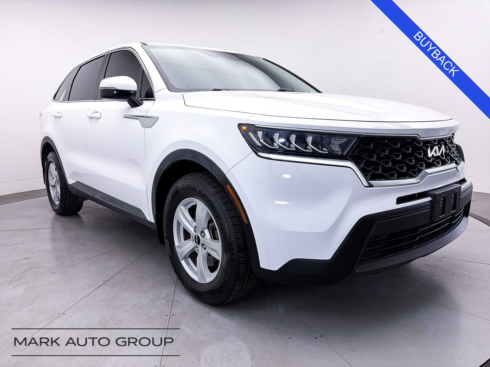 Used 2022 Kia Sorento LX FWD image 1