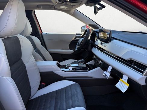 New 2026 Mitsubishi Outlander SE image 12