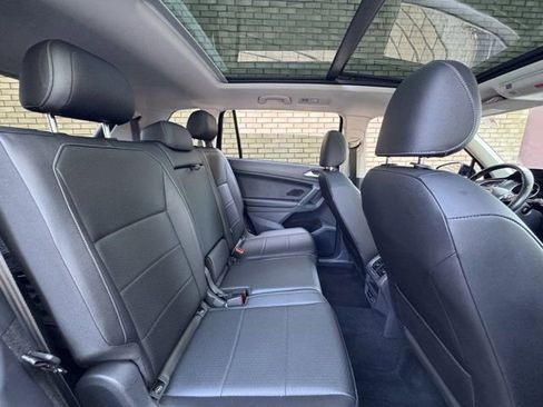 Used 2018 Volkswagen Tiguan SEL FWD image 20