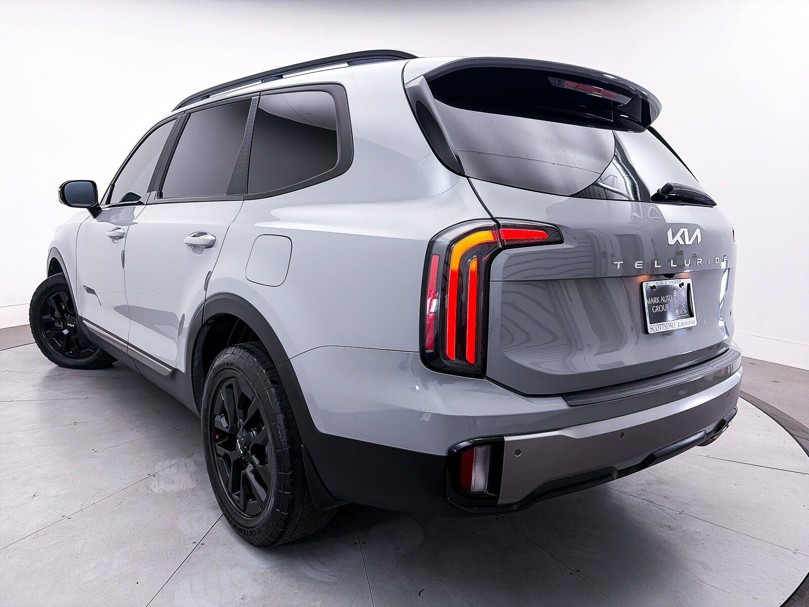 Used 2023 Kia Telluride SX Prestige X-Pro AWD/4WD image 2