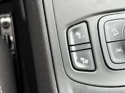 Used 2022 GMC Terrain SLT image 19