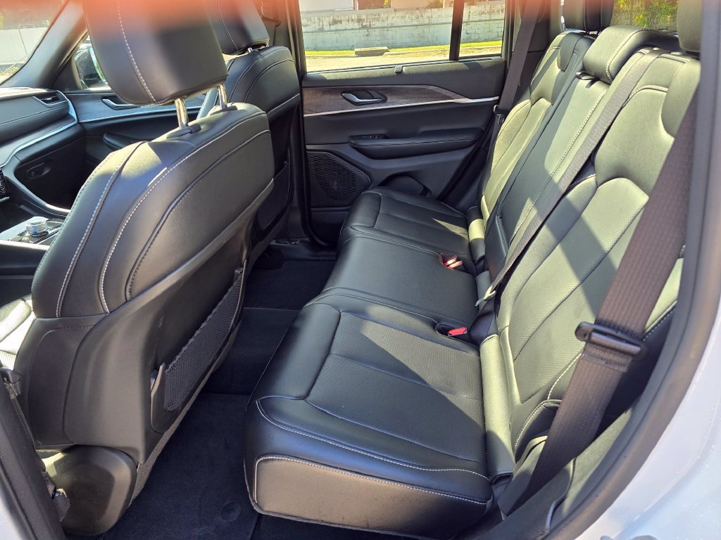Used 2024 Jeep Grand Cherokee Limited w/ Luxury Tech Group II AWD/4WD image 33