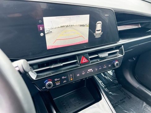 Used 2024 Kia Niro EX image 19