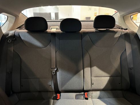 Used 2025 Kia K4 LXS image 38