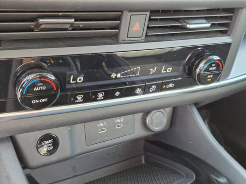 Used 2024 Nissan Rogue SV FWD image 22