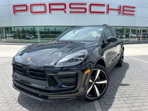 Certified 2023 Porsche Macan AWD/4WD image 1