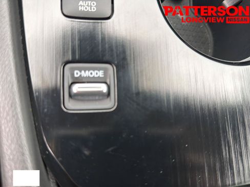 Used 2025 Nissan Rogue SV FWD image 12