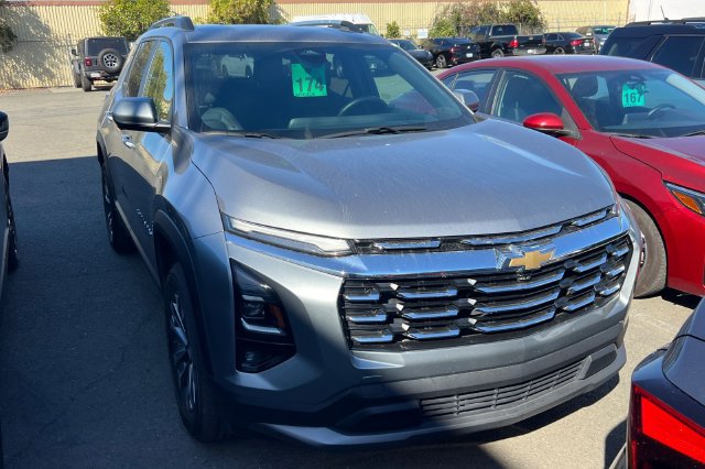 Used 2025 Chevrolet Equinox LT w/ Convenience Package II FWD image 2