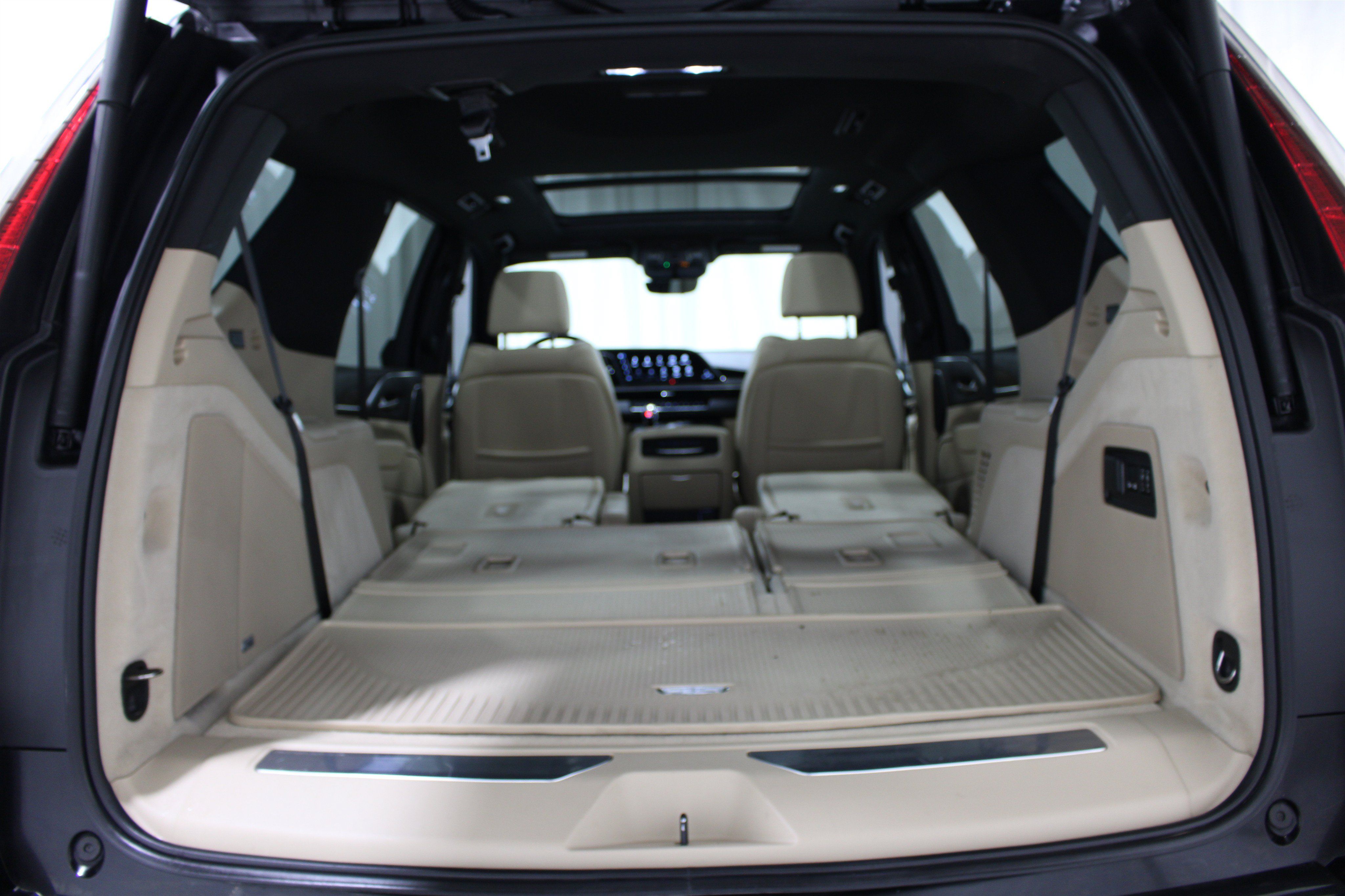 Used 2021 Cadillac Escalade Premium Luxury w/ Driver Assist Tech Package AWD/4WD image 25
