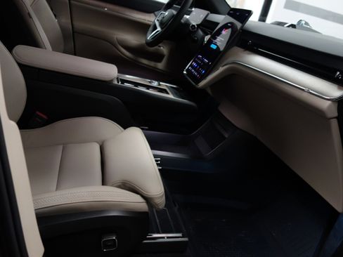 Certified 2025 Volvo EX90 Ultra image 25