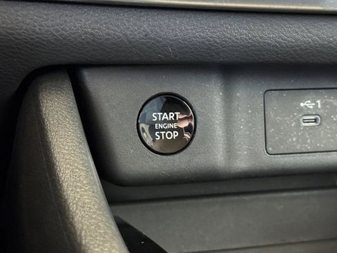 Used 2025 Nissan Rogue SV FWD image 32