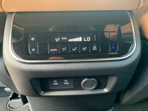 New 2026 Nissan Armada SL w/ Captain's Chari Seat Package AWD/4WD image 11