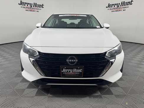 Used 2025 Nissan Sentra SV FWD image 4