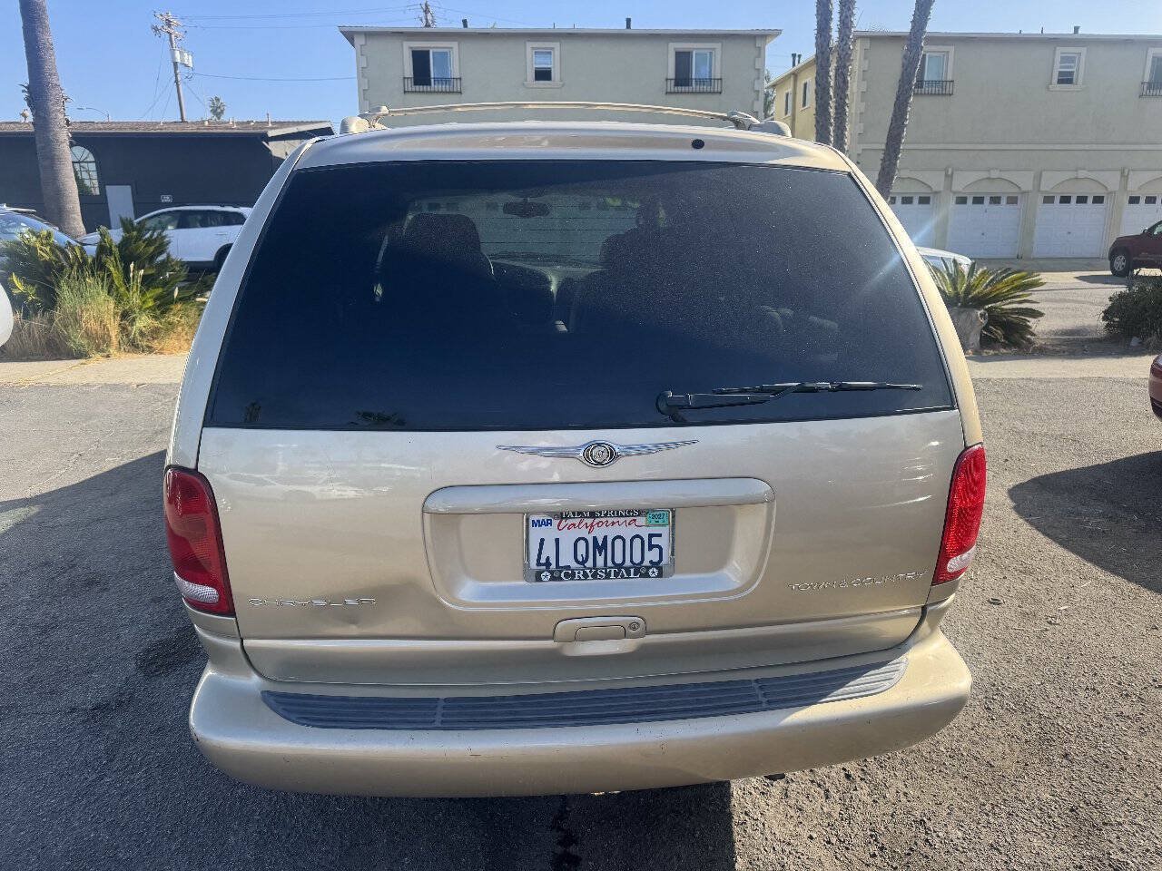 Used 2000 Chrysler Town & Country Limited FWD image 5