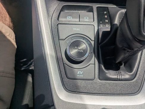 Used 2025 Toyota RAV4 XLE AWD/4WD image 29