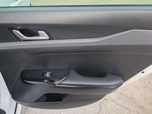 Used 2023 Kia K5 LXS image 29