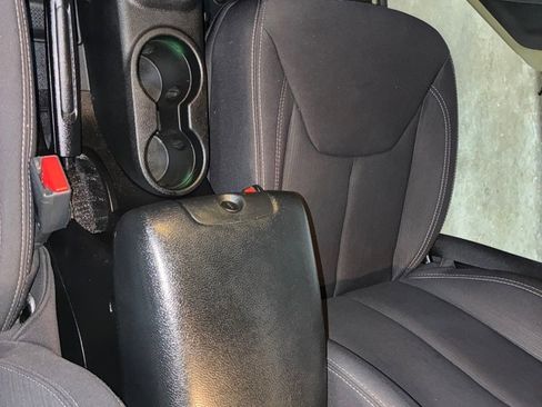 Used 2013 Jeep Wrangler Unlimited Rubicon image 24