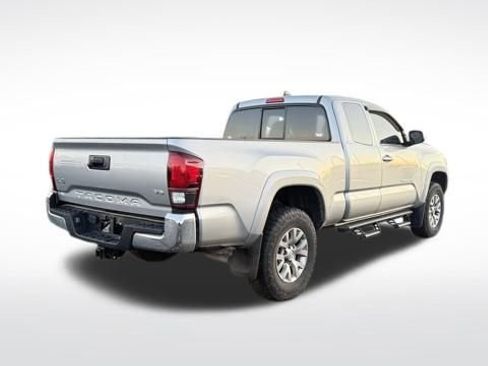 Used 2018 Toyota Tacoma SR5 image 4