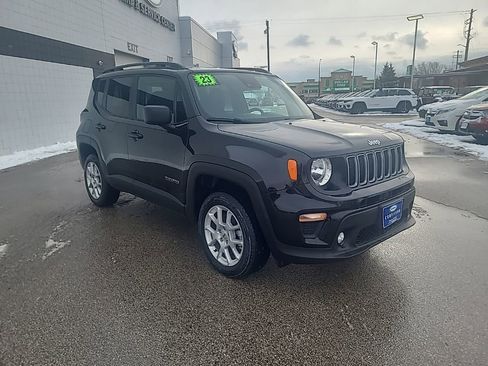 Used 2023 Jeep Renegade Latitude w/ Premium Group image 7