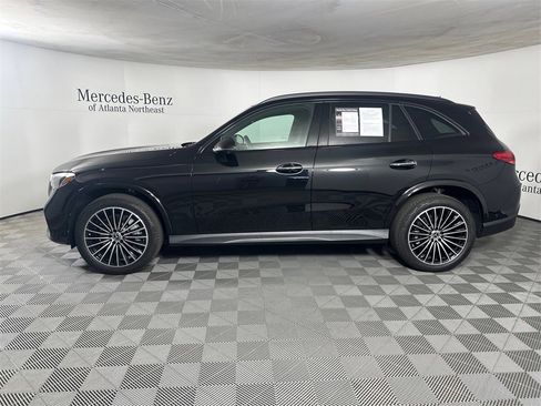 Used 2025 Mercedes-Benz GLC 300 4MATIC image 4