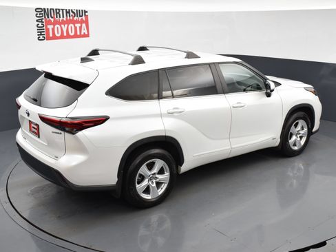 Used 2023 Toyota Highlander LE AWD/4WD image 22