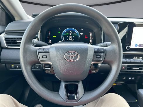 Used 2025 Toyota Camry LE w/ Convenience Package FWD image 15