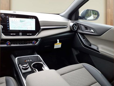 New 2027 Chevrolet Equinox LT w/ Convenience Package II FWD image 24