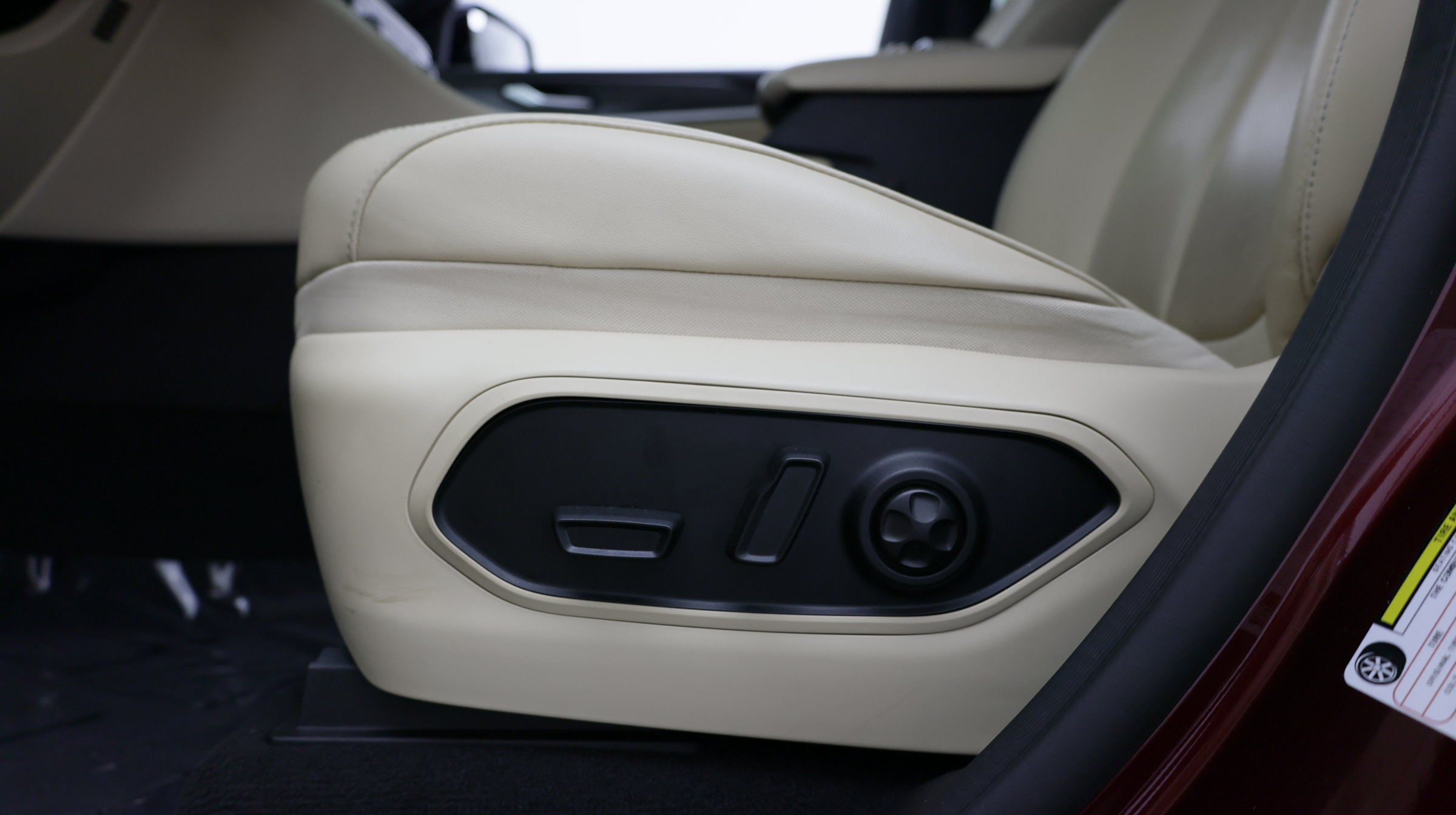 Used 2023 Jeep Grand Cherokee Limited w/ Luxury Tech Group II RWD image 16