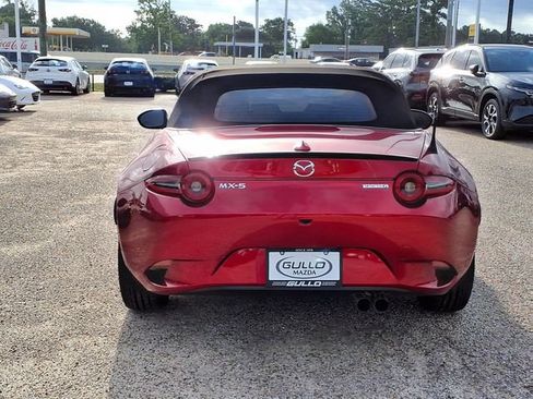 New 2026 MAZDA MX-5 Miata Club w/ Interior Package RWD image 5