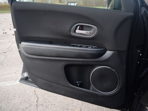 Used 2018 Honda HR-V EX image 19