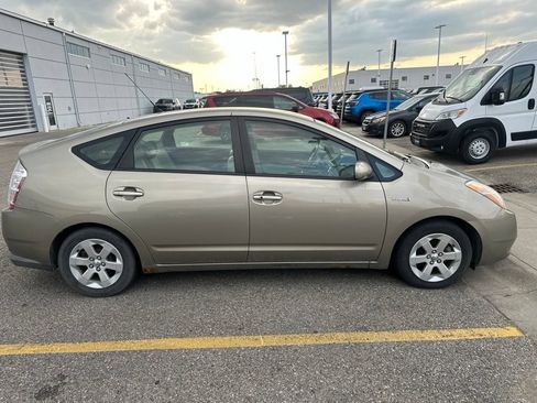 Used 2009 Toyota Prius w/ Pkg 6 FWD image 2