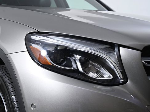 Used 2019 Mercedes-Benz GLC 300 4MATIC image 8