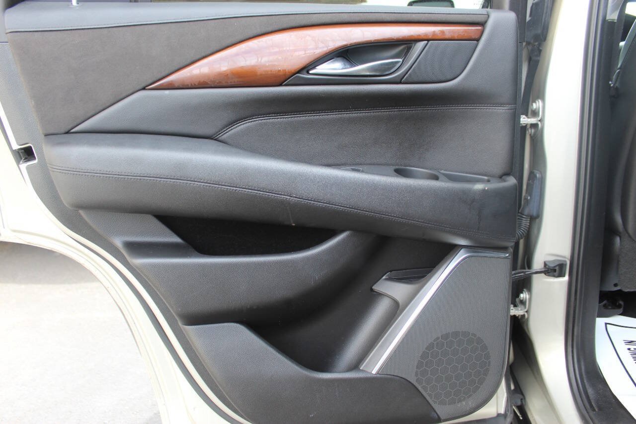 Used 2017 Cadillac Escalade Luxury AWD/4WD image 17