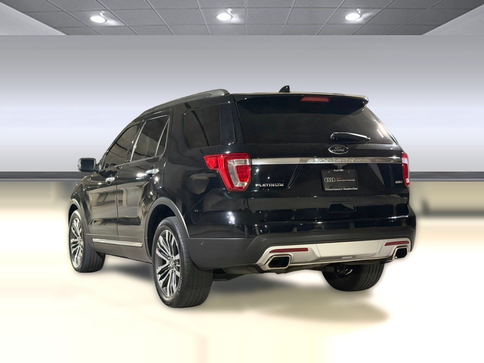 Used 2017 Ford Explorer Platinum AWD/4WD image 3