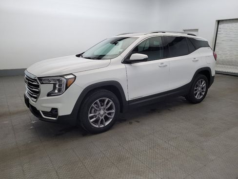 Used 2024 GMC Terrain SLT image 2