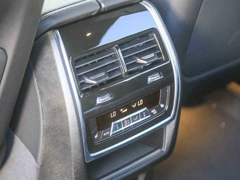 New 2026 BMW X7 M60i image 16