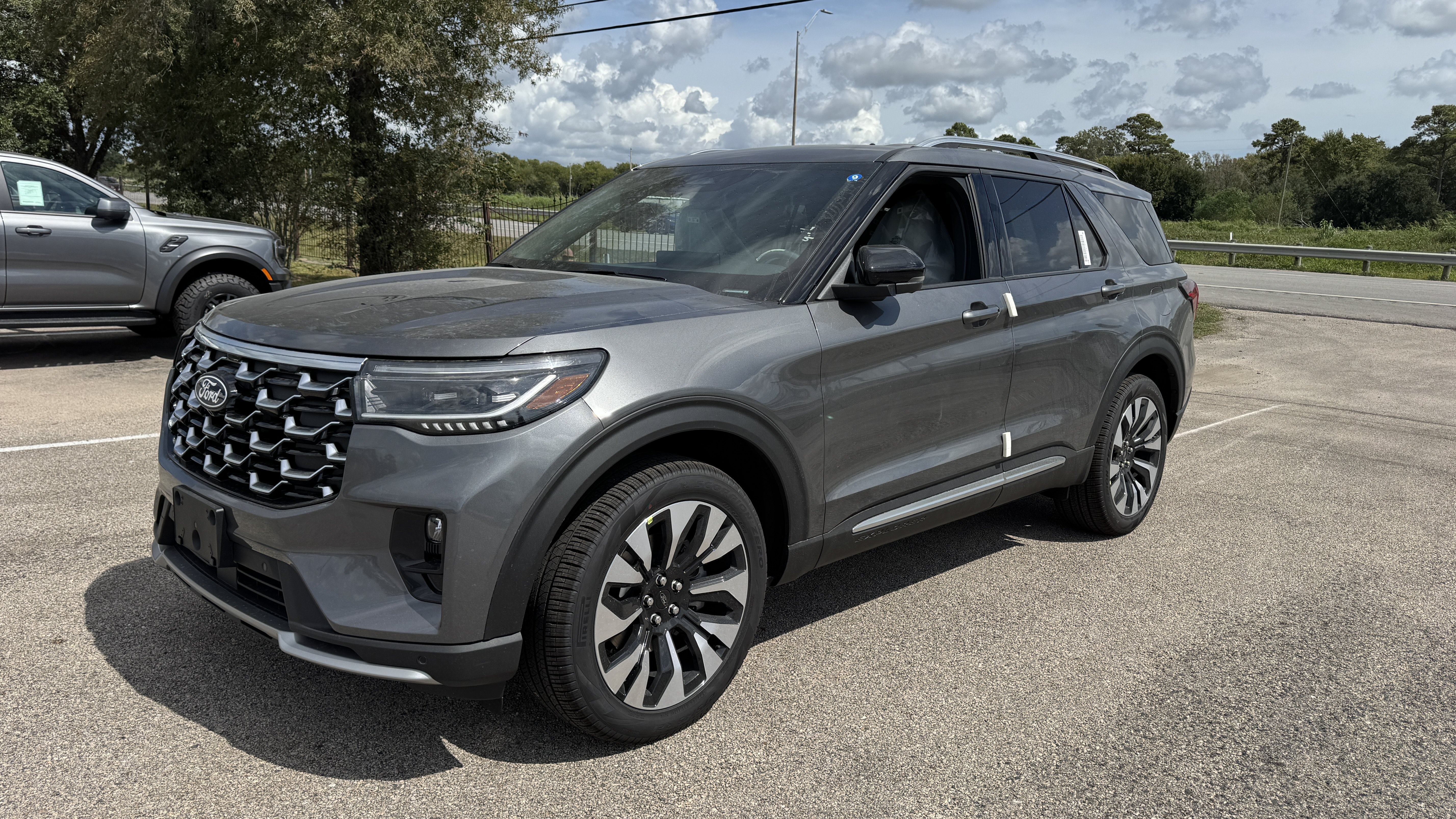 New 2027 Ford Explorer Platinum w/ LUX Leather Package AWD/4WD image 4