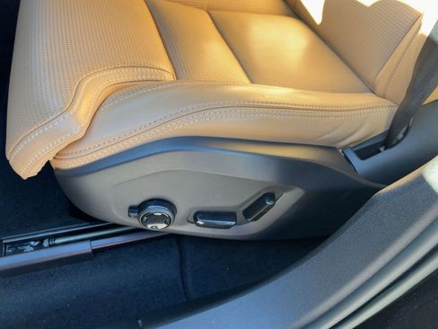 Certified 2023 Volvo XC60 B5 Ultimate w/ Climate Package image 14