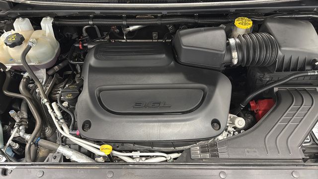 Used 2024 Chrysler Pacifica Touring-L FWD image 26