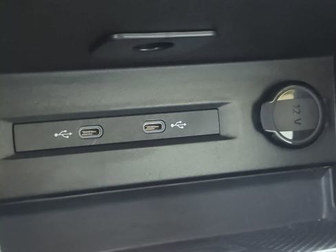 Used 2024 Volkswagen Taos SE image 30