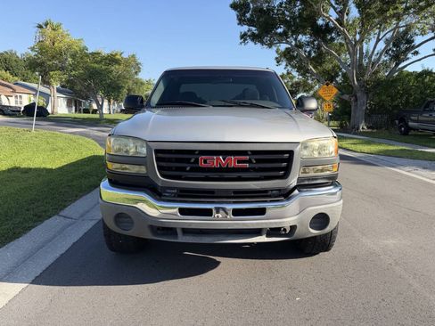 Used 2006 GMC Sierra 2500 W/T w/ Skid Plate Package AWD/4WD image 7