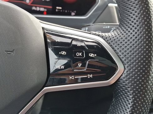 Used 2022 Volkswagen Tiguan SE R-Line image 22