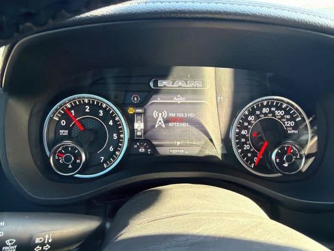 Used 2025 RAM 1500 Laramie AWD/4WD image 16