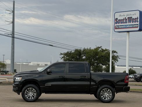 Used 2024 RAM 1500 Laramie AWD/4WD image 7