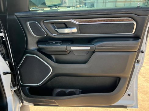 Used 2019 RAM 1500 Laramie AWD/4WD image 14